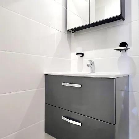 Studio Ideal Pour 2 Adultes Et 2 Enfants Proche Mer Promenades Et Commerces Apartment Le Lavandou